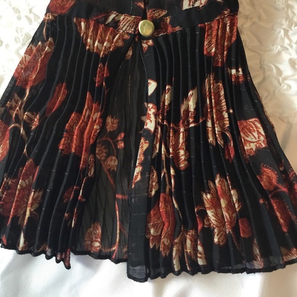 NWT Chico’s Jacobean Floral Ruffle Mock Neck Top - Picture 10 of 16